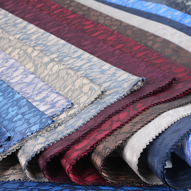 Катионный жаккард с леопардовым принтом