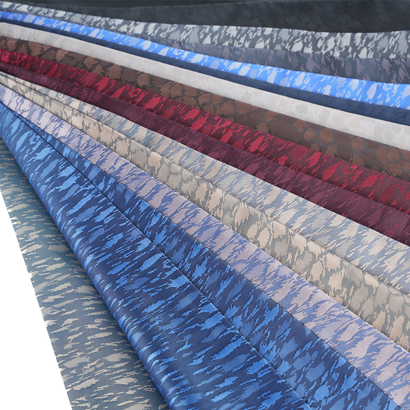 Катионный жаккард с леопардовым принтом