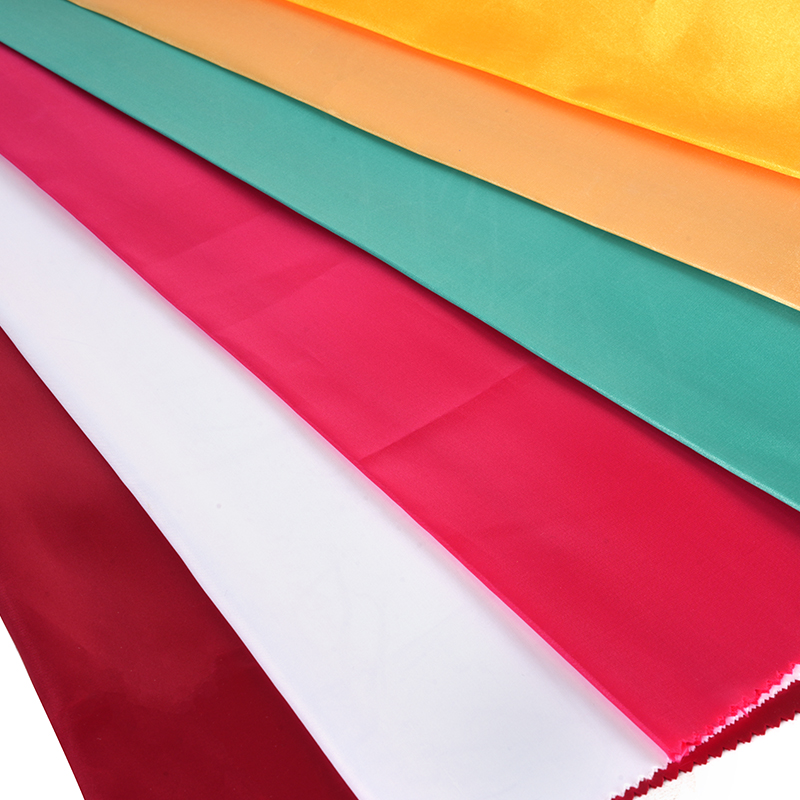 Глянцевый некрученный атлас 50/75 + тонкая ткань сверху