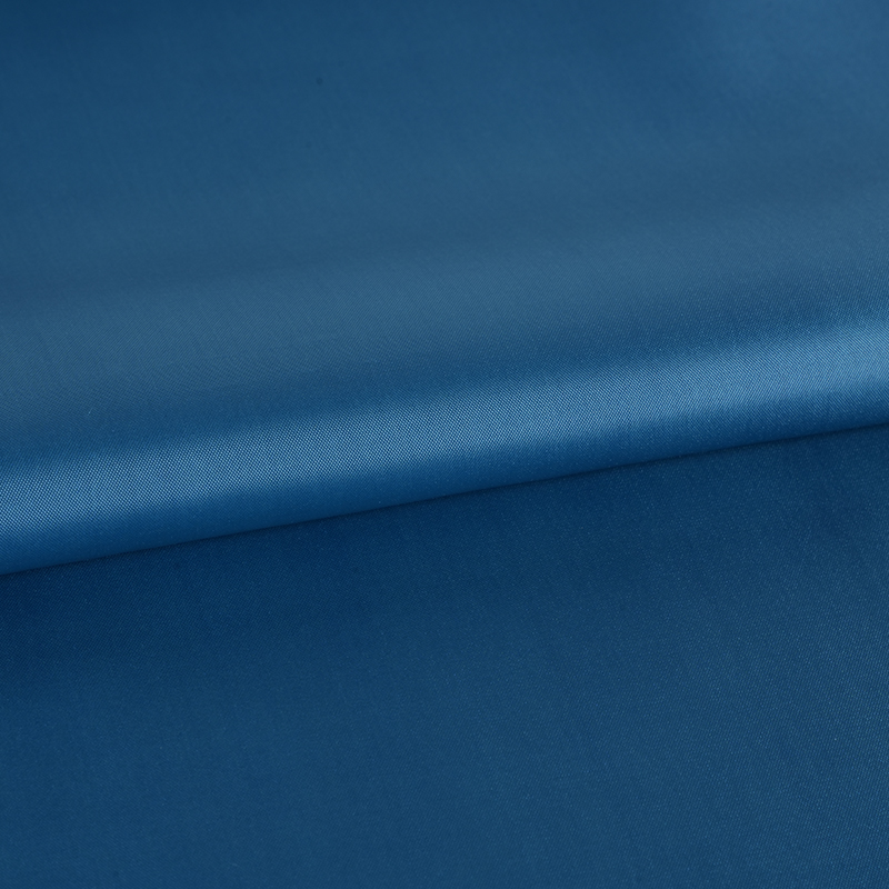 Ткань из полиэстера и тафты 210T