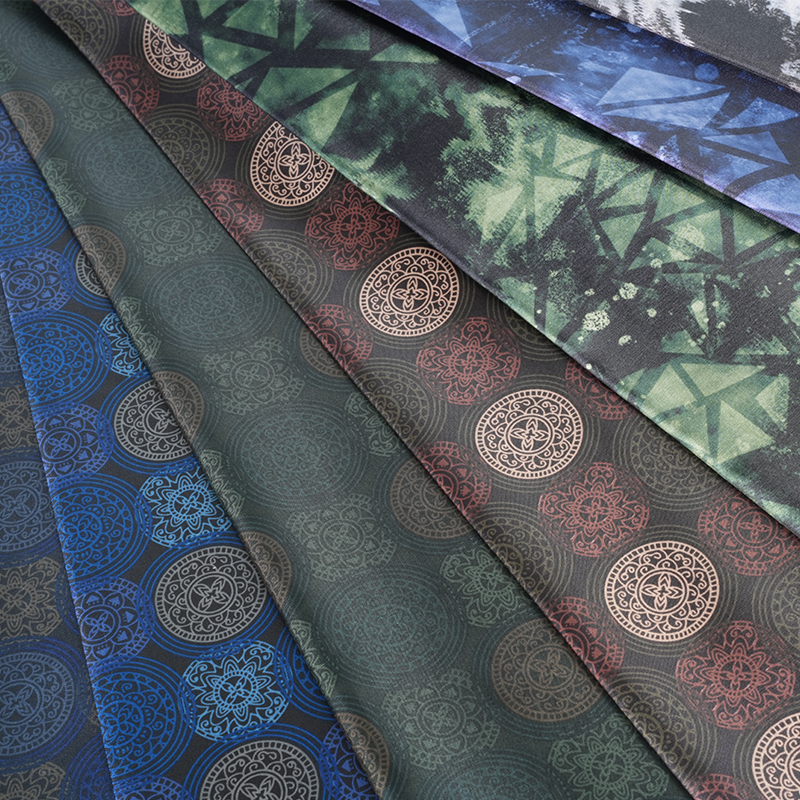 Легкая вращающаяся ткань с туманным принтом мороженого 180 т